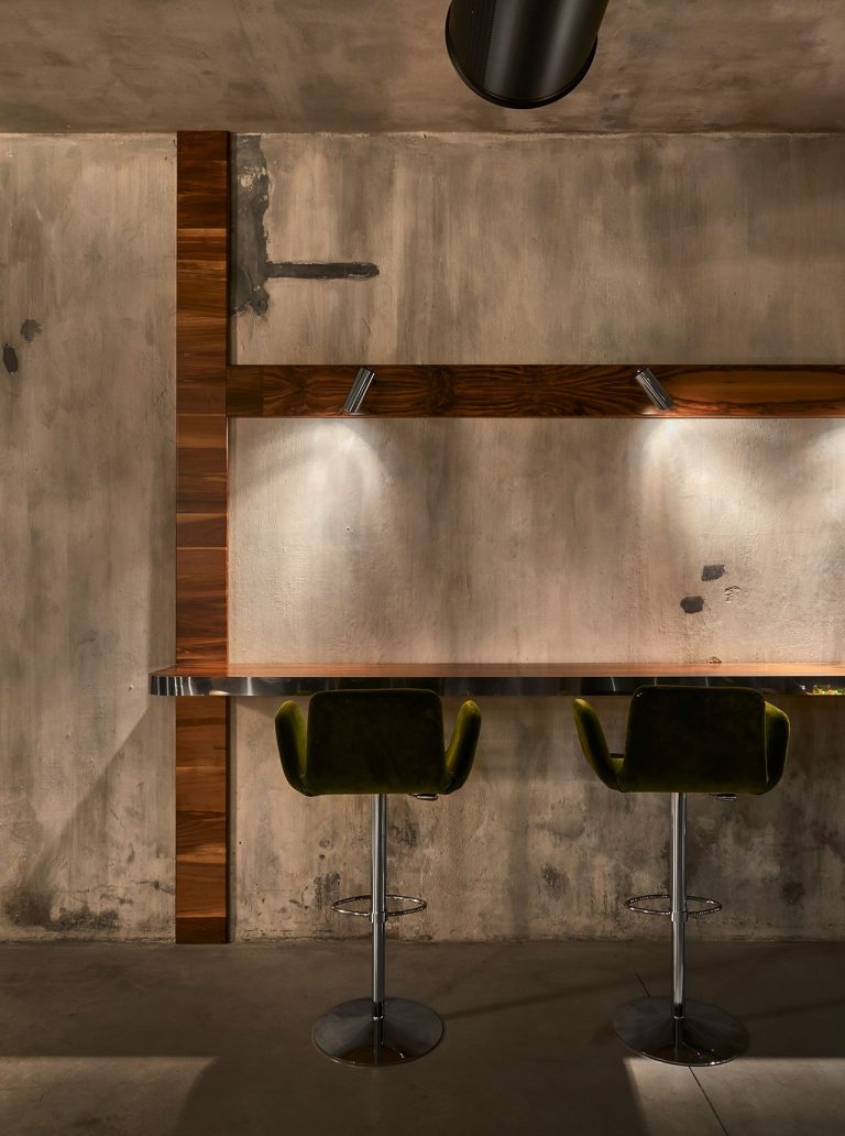Dash Kitchen An Industrial Style Bar with A Refined Reinterpretation