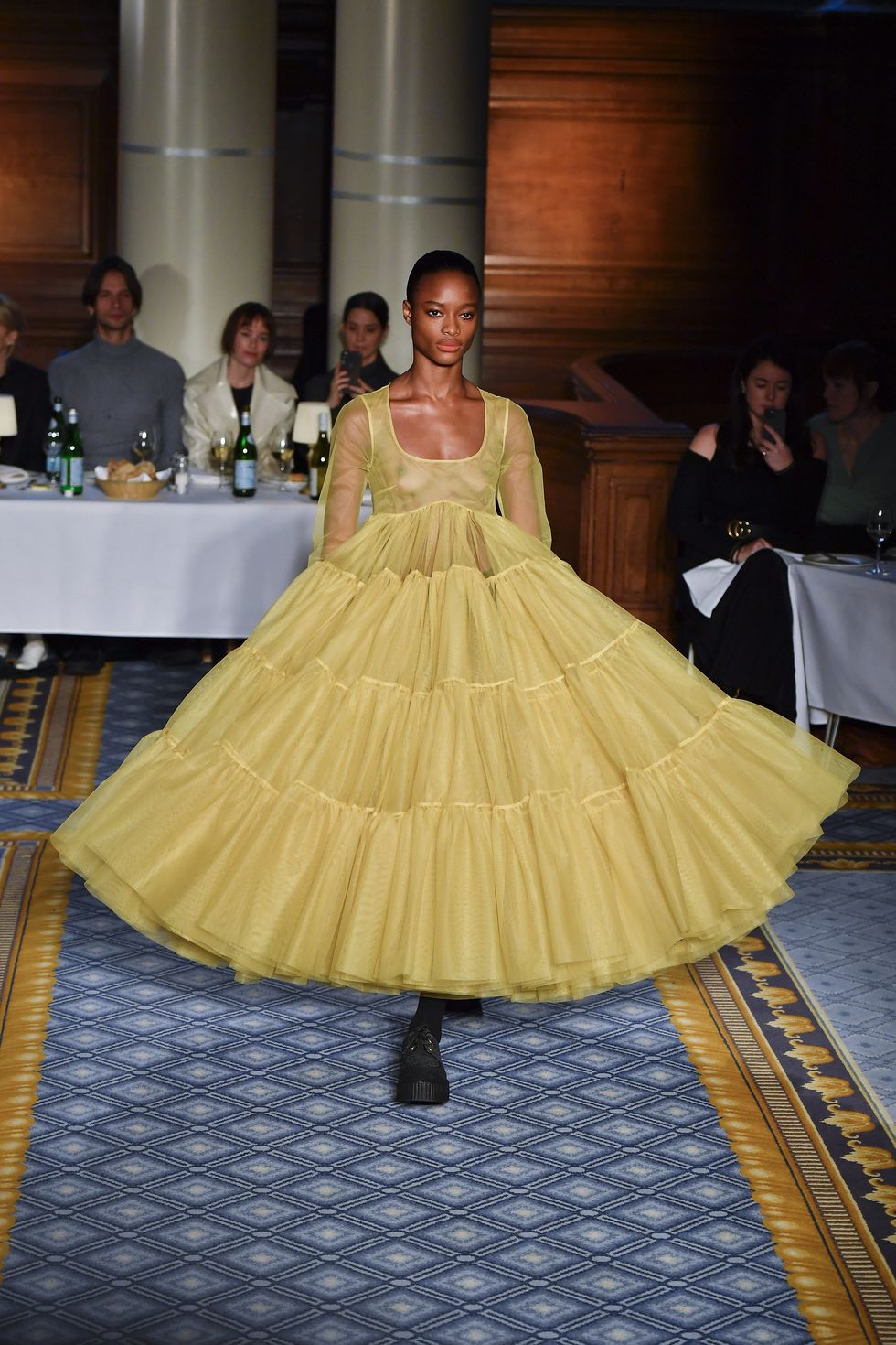 ? London Fashion Week 2020: Runway Trends You Can Bring To Your Home Décor!