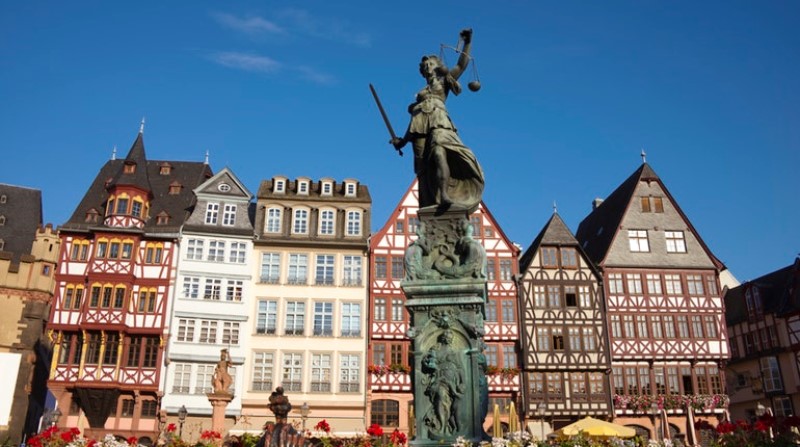 Special Frankfurt Travel Guide ... Only For True Design Lovers!