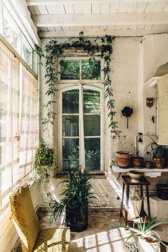6 Fun and Creative Garden Rooms To Relax (Or Work) During Quarantine! 🍃