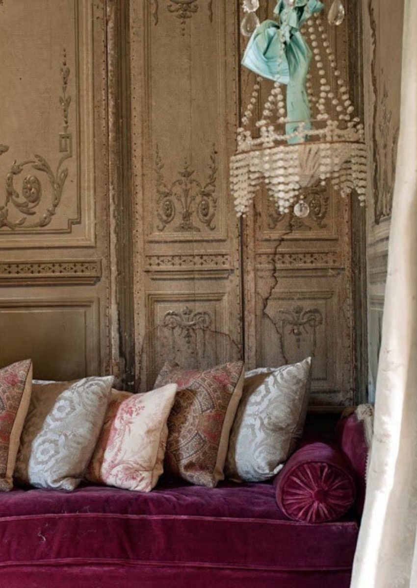 Get to know how to create the effortlessly french vintage design decor